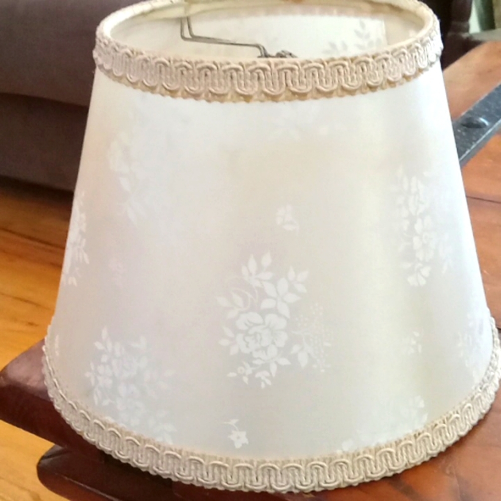 Vintage 6 in Floral cream colored clip-on lamp shade
